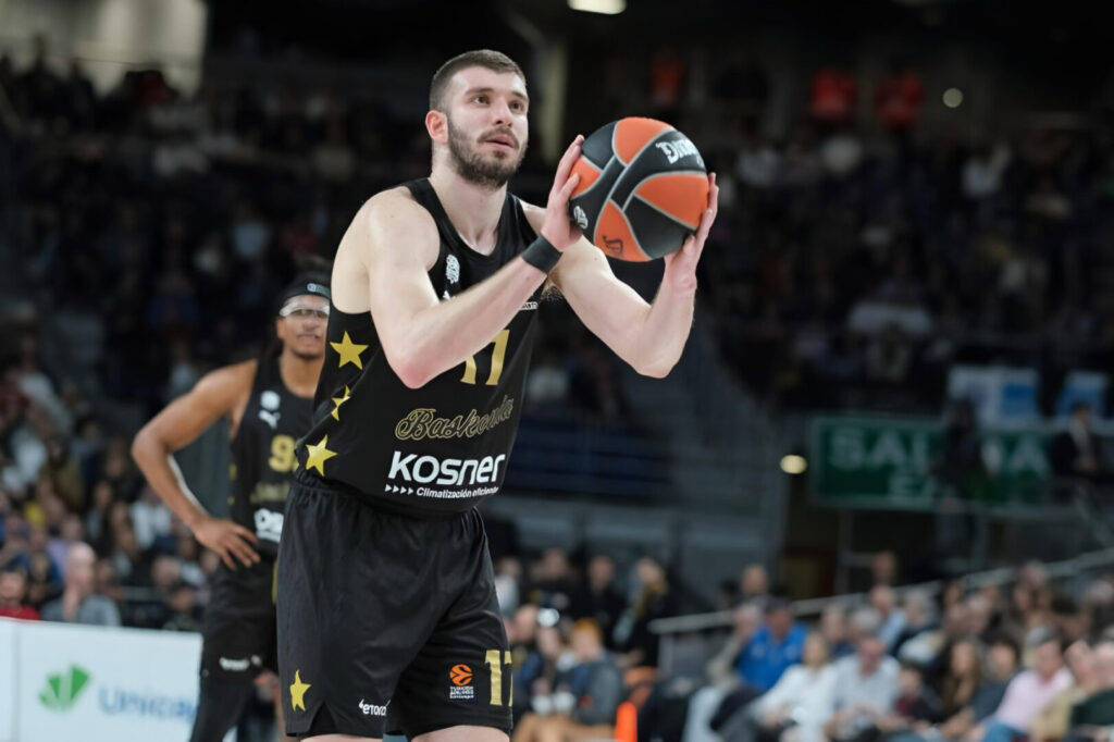 Panathinaikos puts intense pressure on Rogavopoulos
